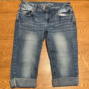 🤎 Myth of Jade Women’s Denim Capris (size 6)